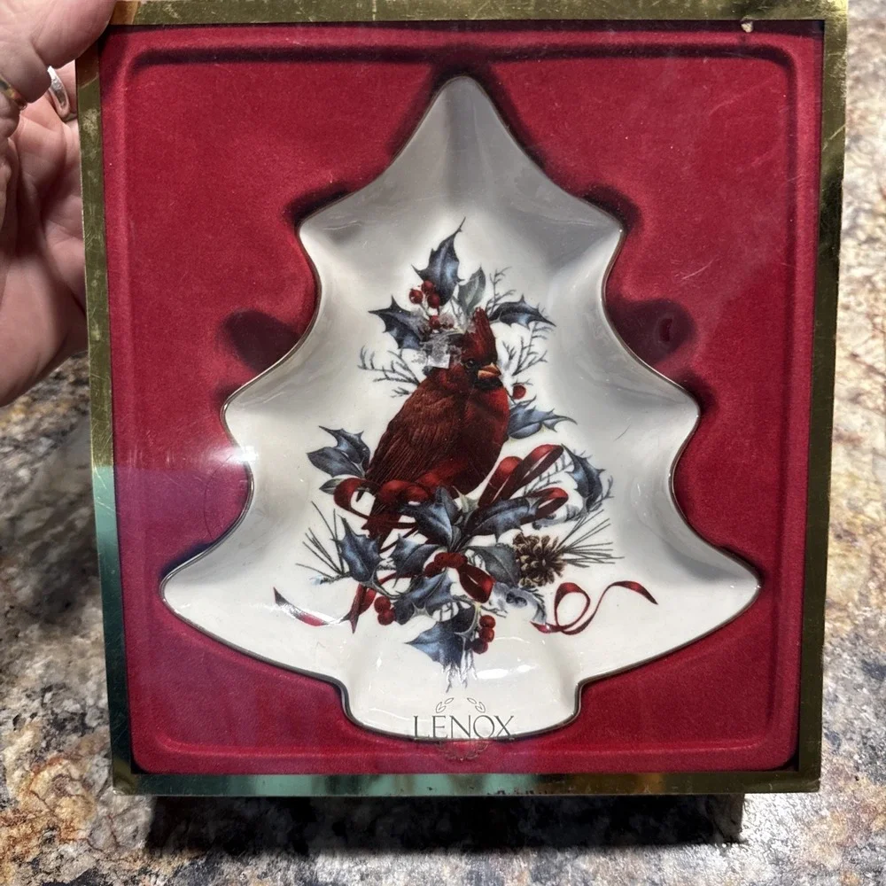 Lenox Winter Greetings Candy Dish Red Cardinal Christmas Tree Gold Edge 7.5x7